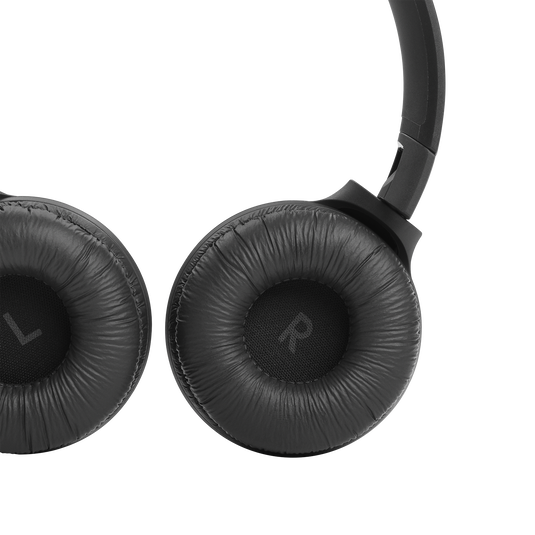 JBL Tune 510BT - Black - Wireless on-ear headphones - Detailshot 2 image number null